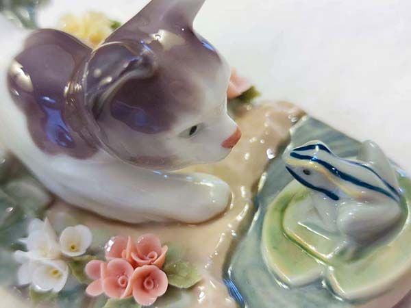 Lladro - Model #1442: Kitty Confrontation