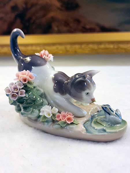 China & Ceramics: Lladro - Kitty Confrontation