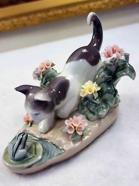 China & Ceramics: Lladro - Kitty Confrontation