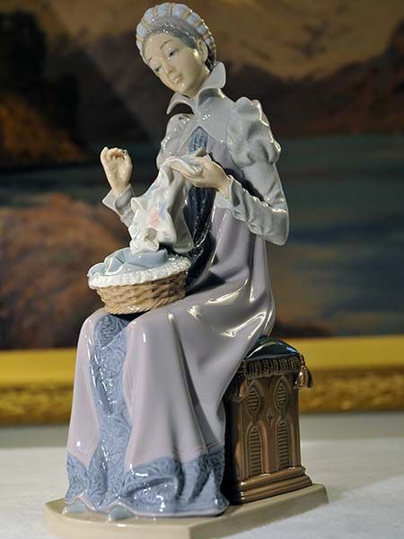 Lladro: Lladro - Sewing a trousseau