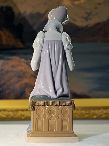 Lladro: Lladro - Sewing a trousseau