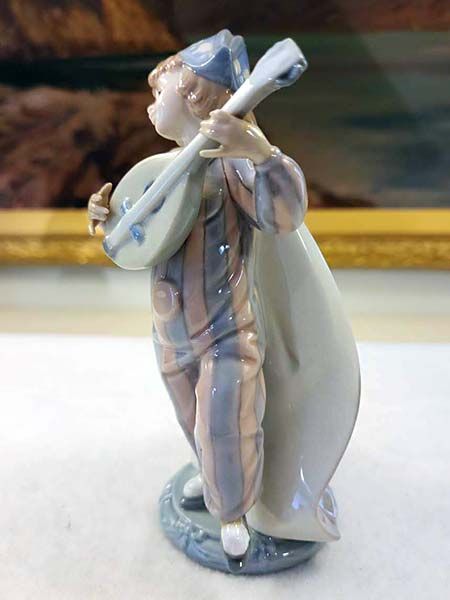 Lladro: Lladro - Mandolin Serenade