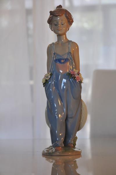 Lladro: Lladro - Pocket full of flowers