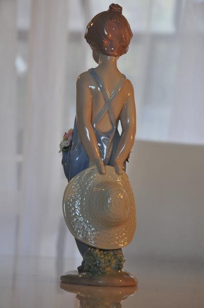 Lladro: Lladro - Pocket full of flowers