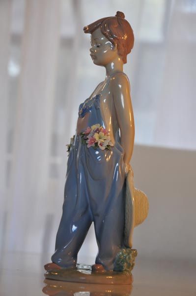 Lladro: Lladro - Pocket full of flowers