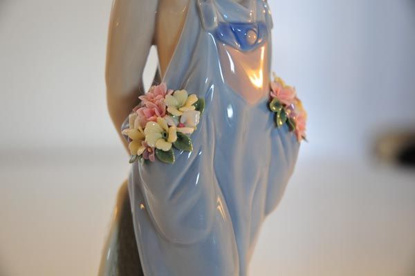 Lladro: Lladro - Pocket full of flowers