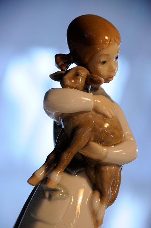 Lladro: Lladro - Girl with lamb figurine