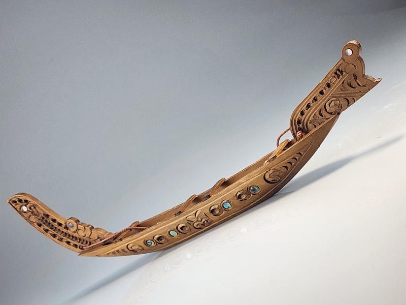 Vintage & Retro: NZ Souvenir Maori waka
