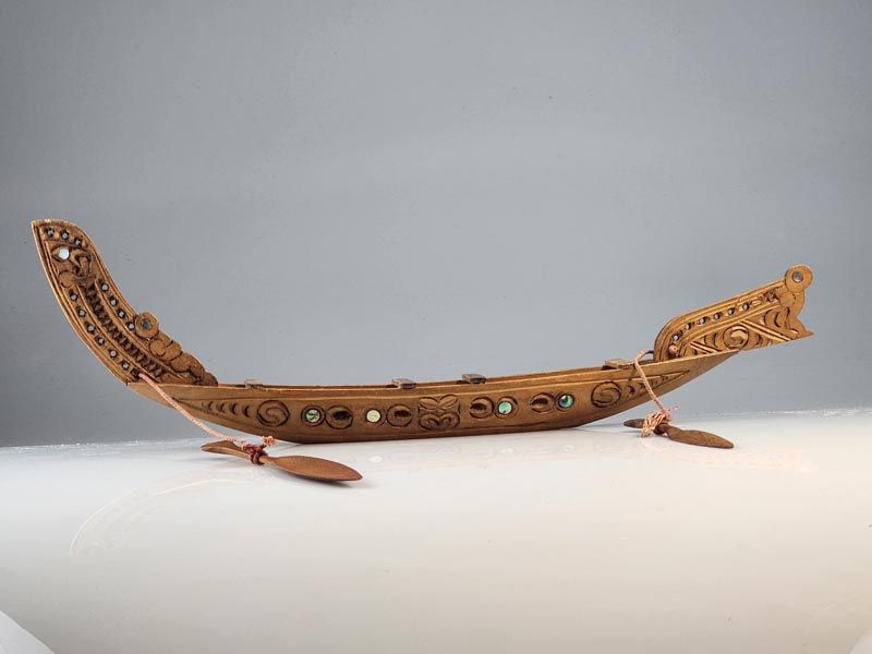 Vintage & Retro: NZ Souvenir Maori waka