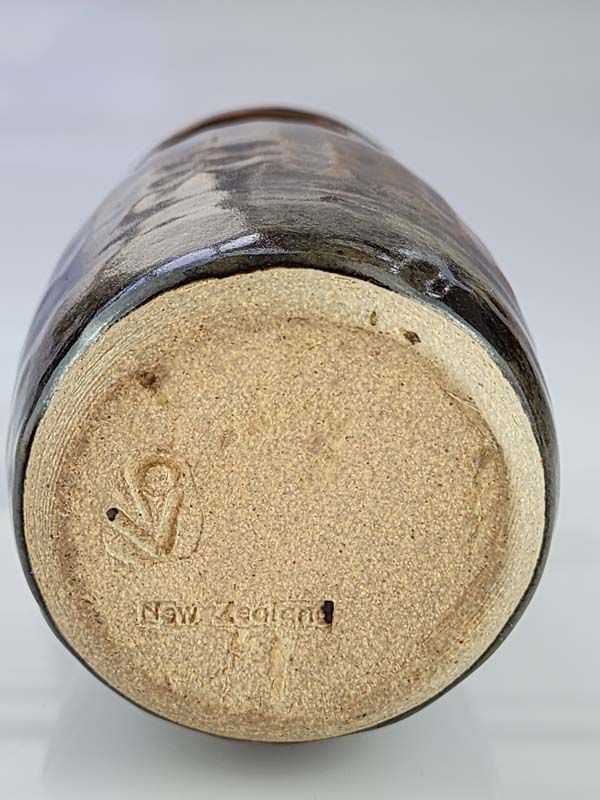 - Signed studio pottery: Peter Vendelbosch - Pottery vase