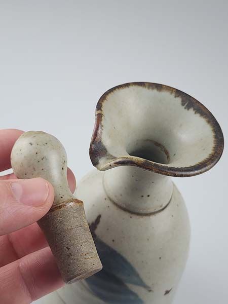 - Signed studio pottery: Royce McGlashen - Oil Jug