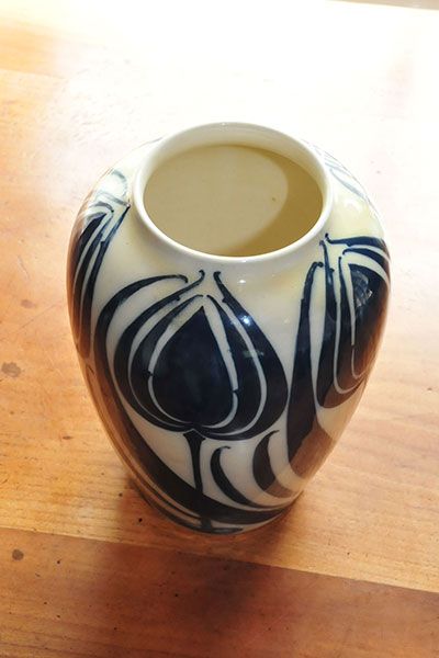 Royal Doulton: Blue & White Art Nouveau Vase