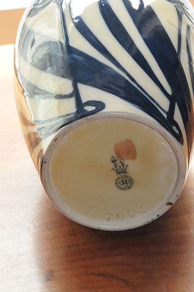 Royal Doulton: Blue & White Art Nouveau Vase