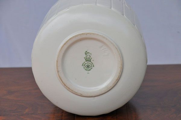 Royal Doulton: Art Deco Vase - Royal Doulton