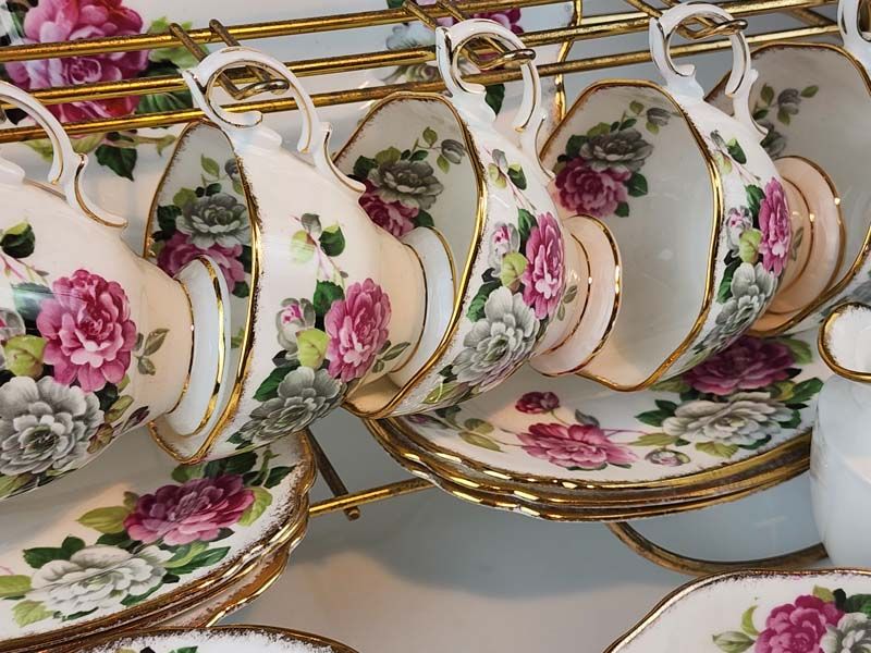 Royal Albert: Royal Albert - Evening Rhapsody tea set
