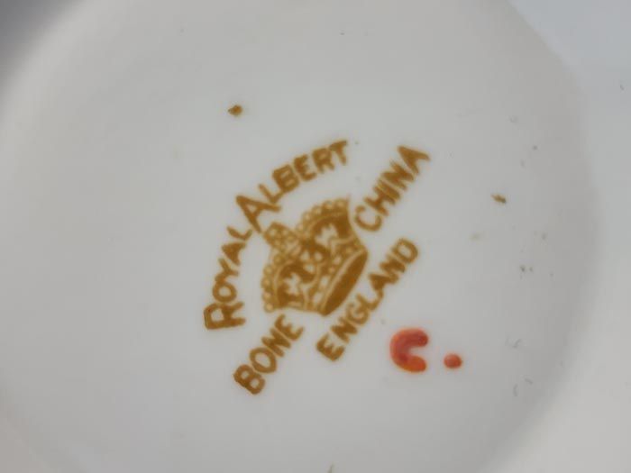 Royal Albert: Royal Albert - Floral Tea Set