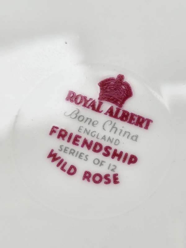 Royal Albert: Wild Rose Trio