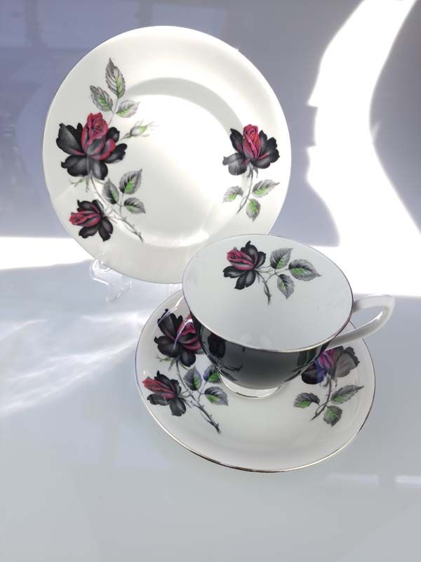 Royal Albert: Royal Albert - 4x Trios Masquerade