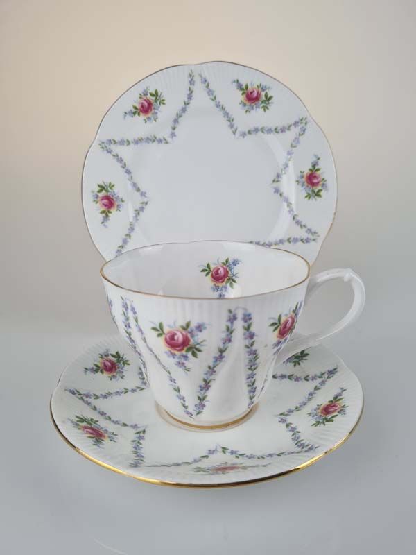 Royal Albert - Minuet Trio