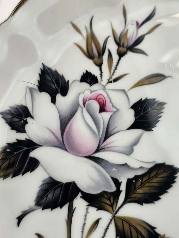 Royal Albert: Royal Albert - Queens Messenger cake tray