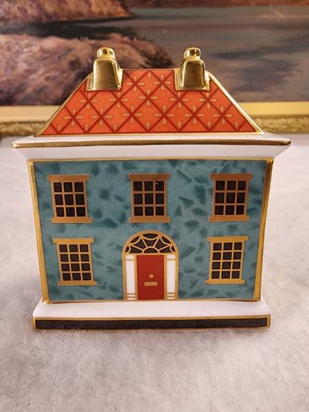 Royal Crown Derby: Royal Crown Derby - Georgian Dolls House