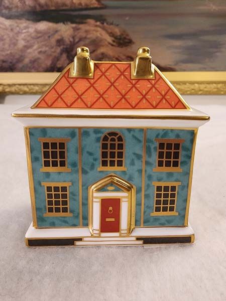 Royal Crown Derby: Royal Crown Derby - Georgian Dolls House