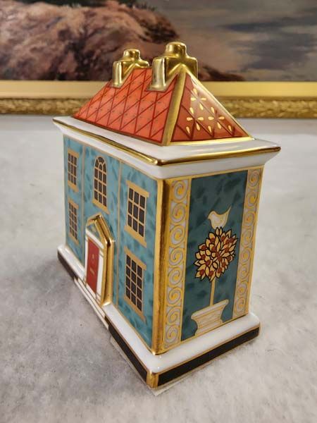 Royal Crown Derby: Royal Crown Derby - Georgian Dolls House