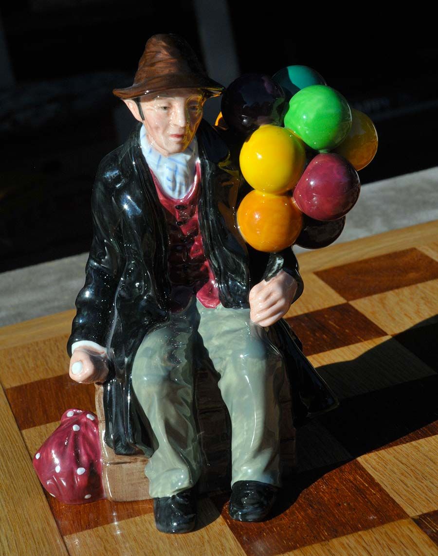 Figurines: Balloon Man - Royal Doulton