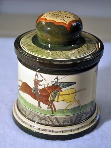 Royal Doulton: Royal Doulton Bayeux Tapestry D2873