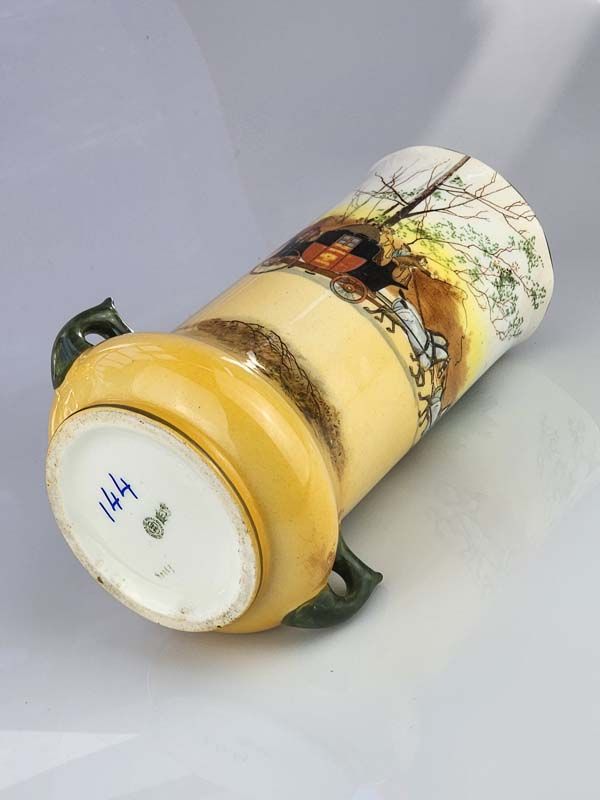 Royal Doulton: Coaching Days Vase - Royal Doulton