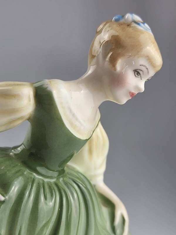 Figurines: Fair Maiden - Royal Doulton