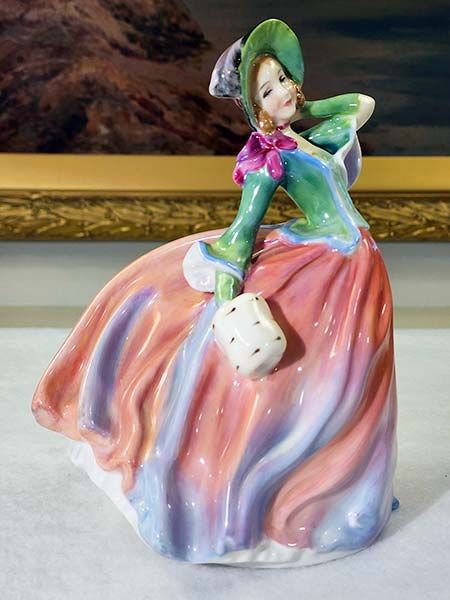 Figurines: Autumn Breezes HN1911 - Royal Doulton