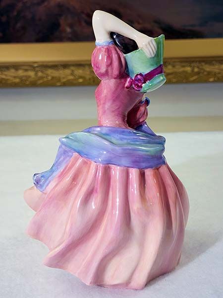 Figurines: May Time HN2113 - Royal Doulton