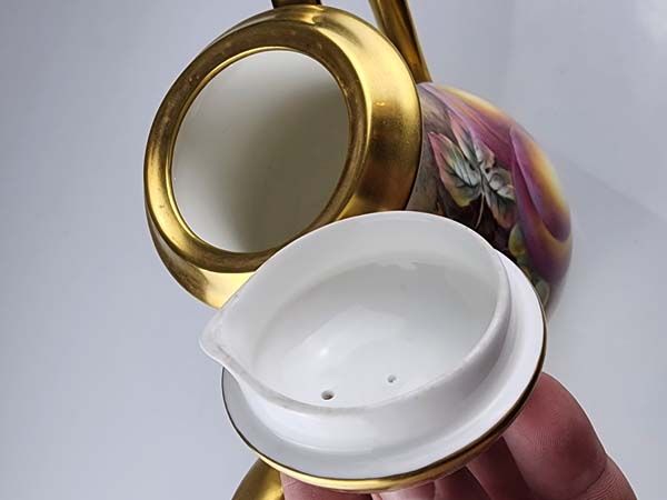 Royal Worcester: Royal Worcester Coffee Pot - Fruit