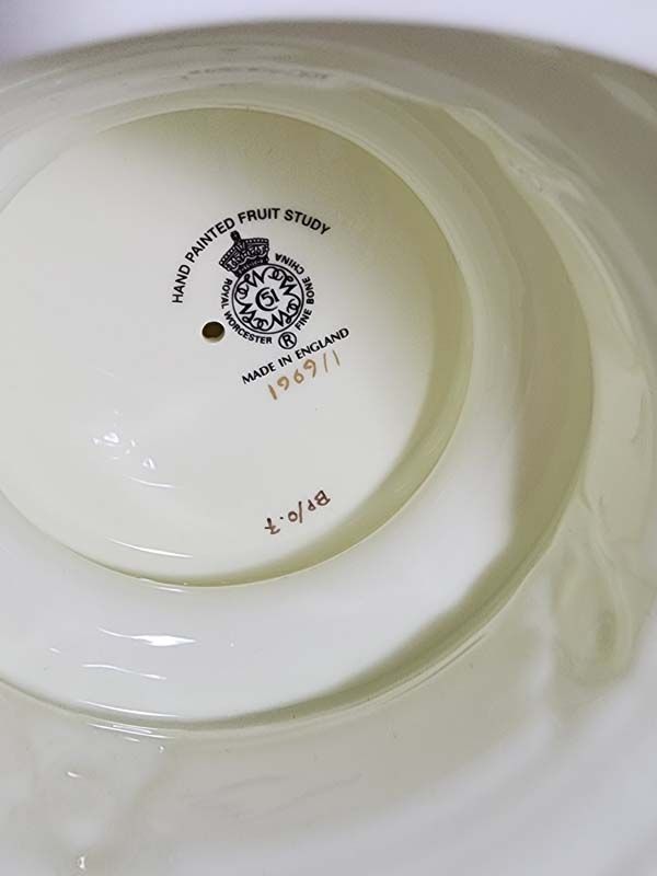 Royal Worcester: Royal Worcester Huge 54cm tall Fruit Vase