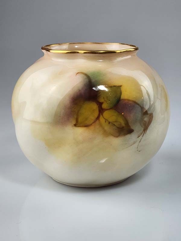 Royal Worcester: Royal Worcester Small Vase - Roses