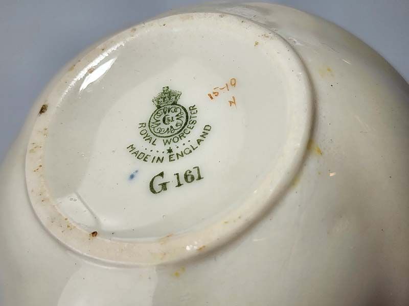 Royal Worcester: Royal Worcester Small Vase - Roses