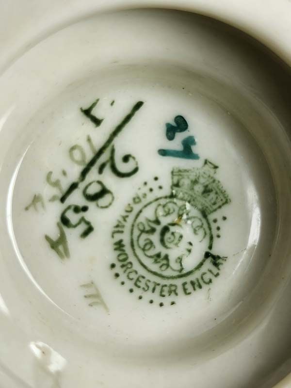 Royal Worcester: Royal Worcester Small Vase - Roses