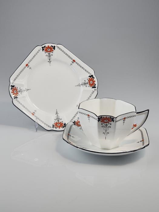 China & Ceramics: Shelley - Red Daisy trio 11497