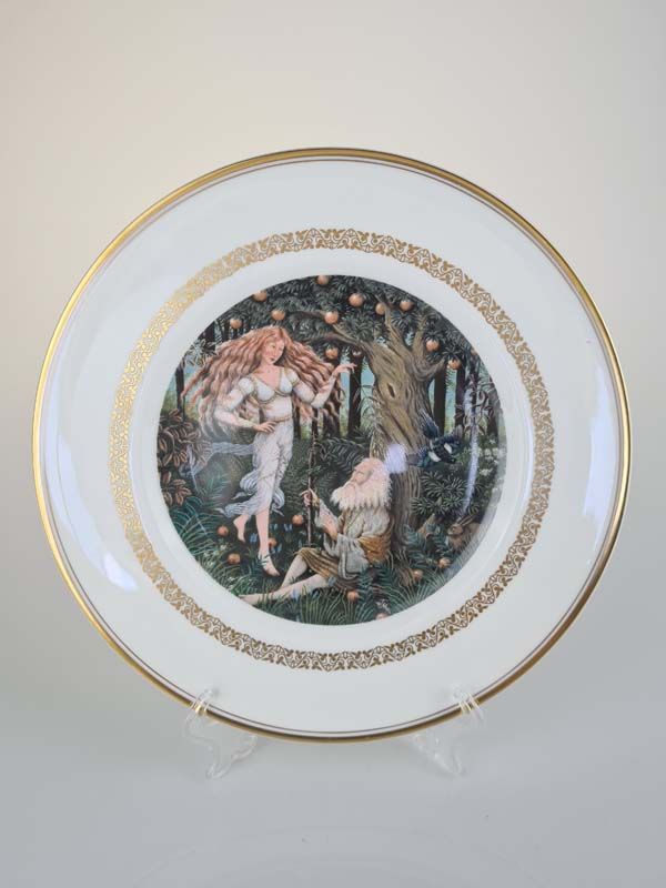 Royal Worcester: Royal Worcester - The King Arthur Plates Collection
