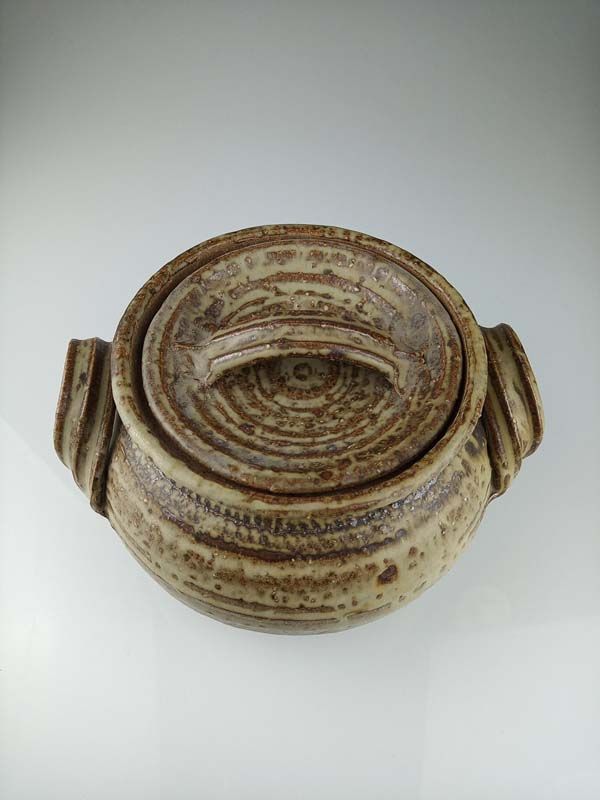 - Signed studio pottery: NZ Pottery Casserole Dish