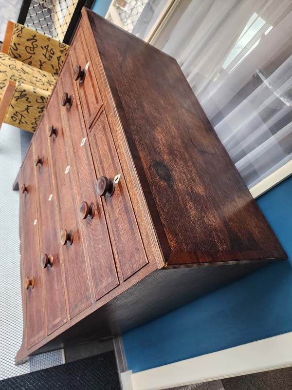 Furniture: Victorian Oak Chest of Drawers