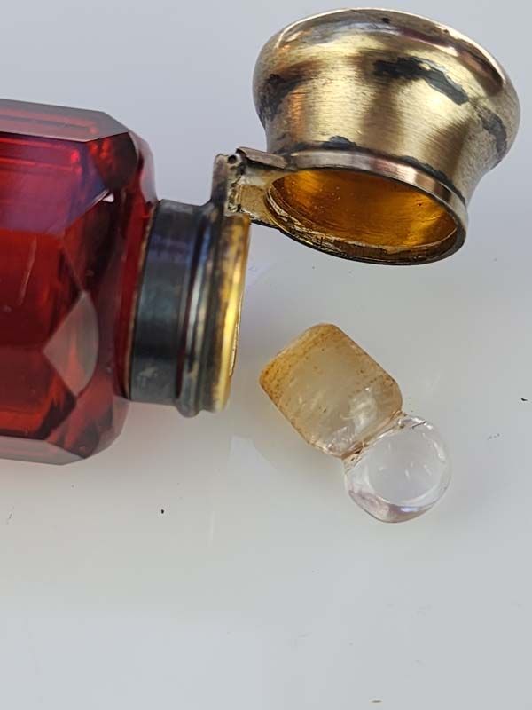 Glass: Ruby Double Scent Bottle