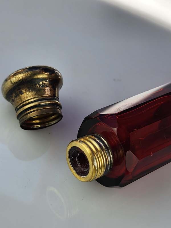 Glass: Ruby Double Scent Bottle