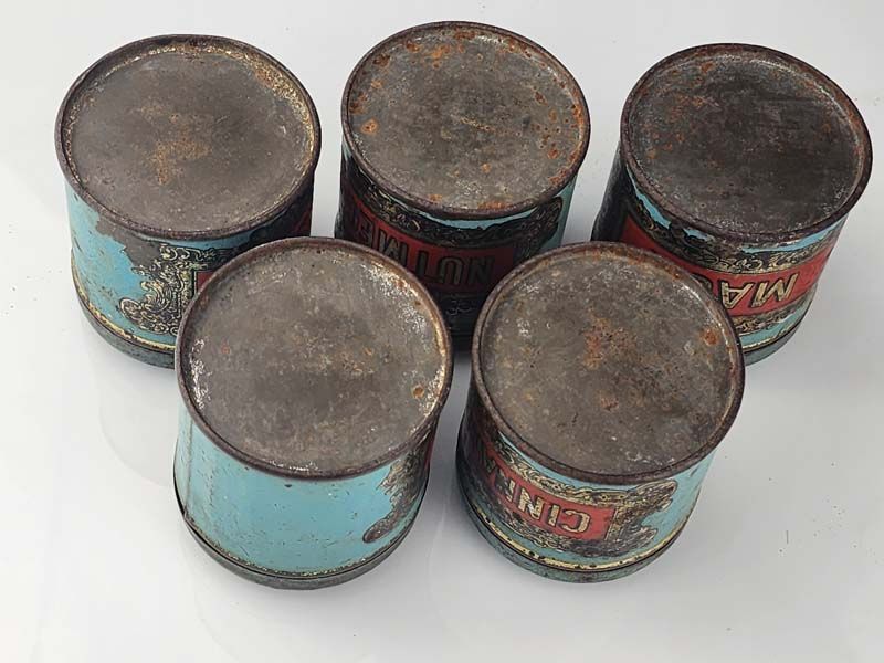 Vintage & Retro: Vintage spice jars